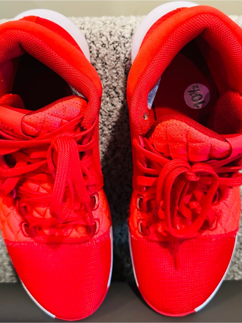 MWOT Men’s Bright Red Nike Athletic Basketball Sneakers size 10.5